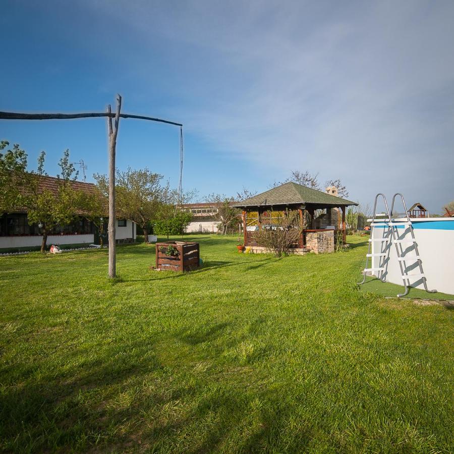 Etno Salas - Etno Ranch - Seosko Turisticko Domacinstvo Villa Palić Exterior foto
